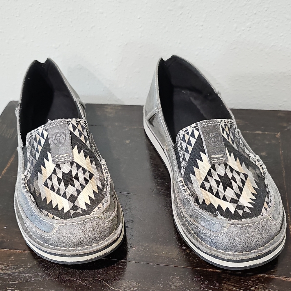 Gray and Black Geometric Slip-On Shoes